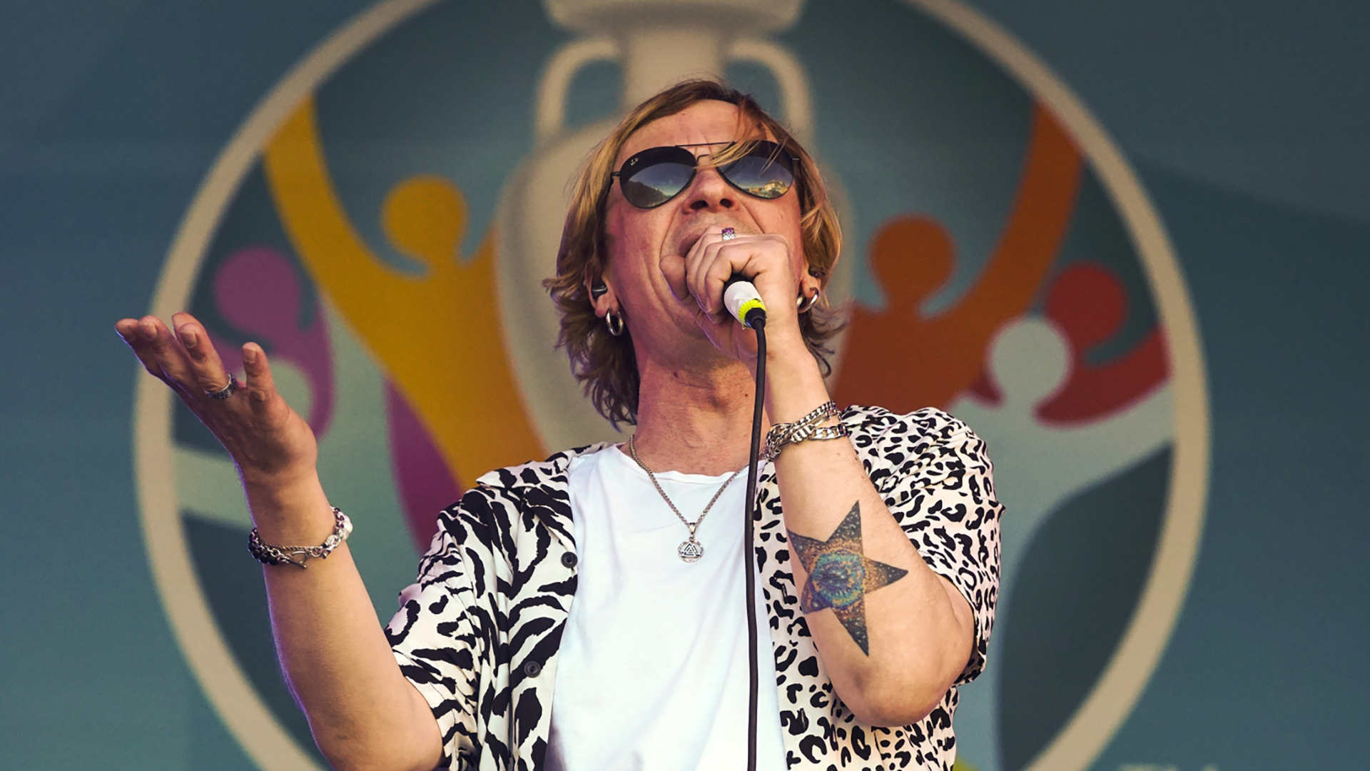 Найк борзов 90-е. Найк борзов 2022. Найк борзов концерт. Найк борзов 2022. Найк борзов фото.