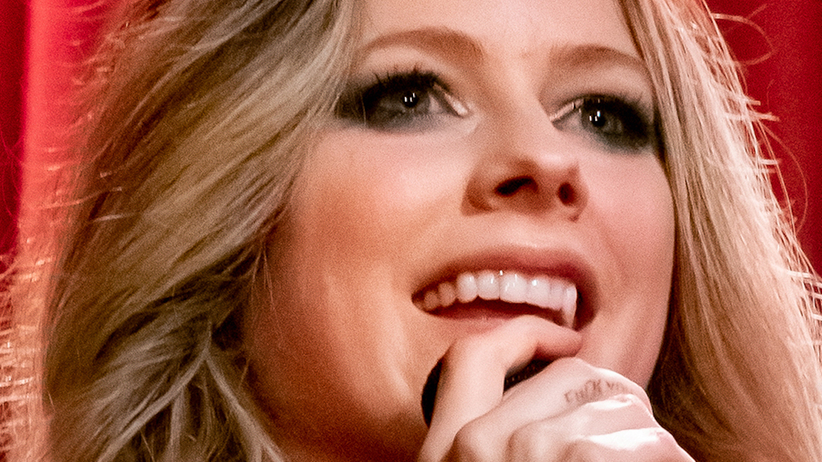 Балапандардың фотосында ағын сияқты ағып жатыр