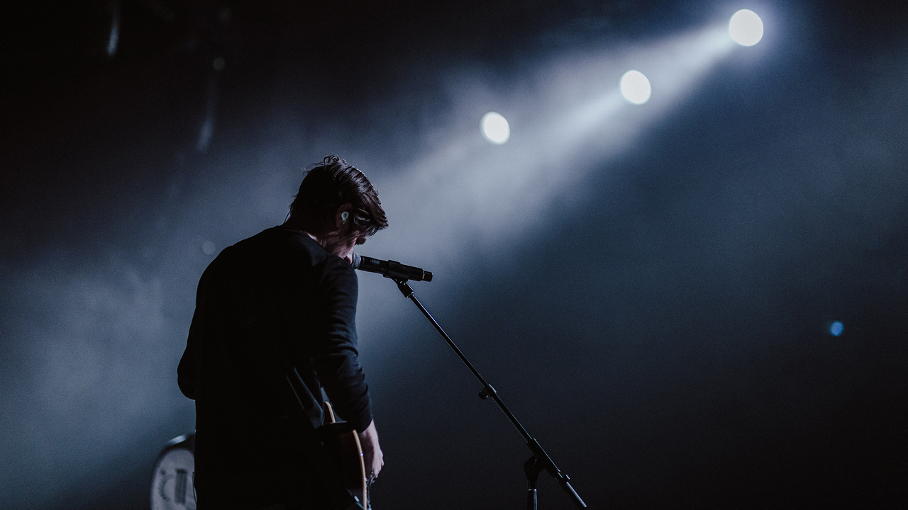 Oliver sykes 2022. родерик дэвид «род» стюарт. айра смит. топ 10 вокалистов. группа arch enemy солистка.