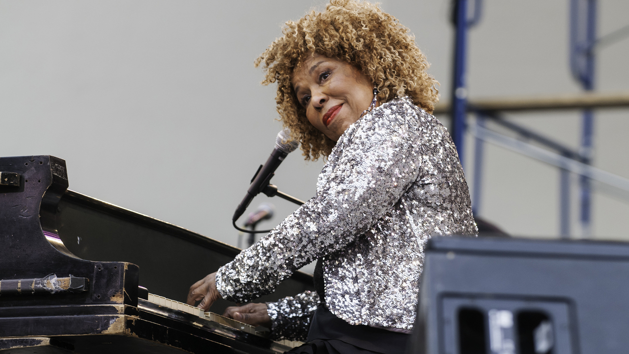 Роберта Флэк больше не может петь из-за болезни - Звук