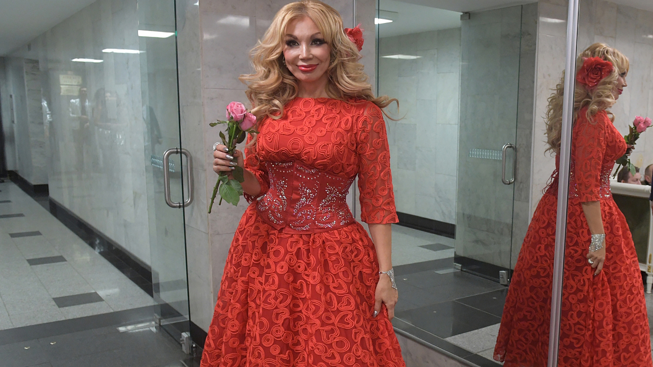 Маша Распутина платье из роз