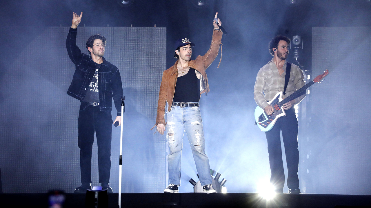 Jonas Brothers выпустили сингл Wings Звук