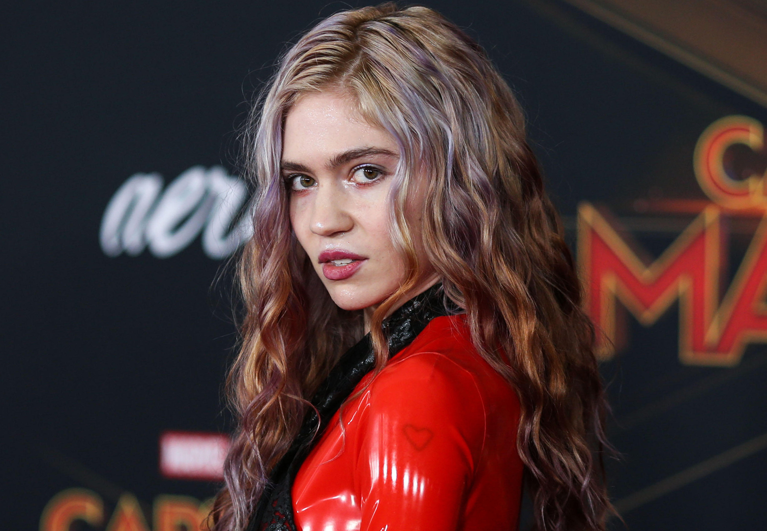 Я другая, но я родная: что связывает певицу Grimes с Россией - Звук