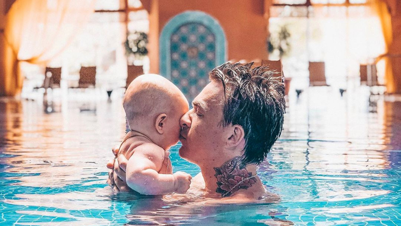 Kiss с фанатами. Топалов с сыном. У топалова утонул сын. У топалова утонул сын. У топалова утонул сын.