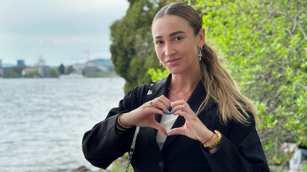 Екі транссексуал және бір ер адам