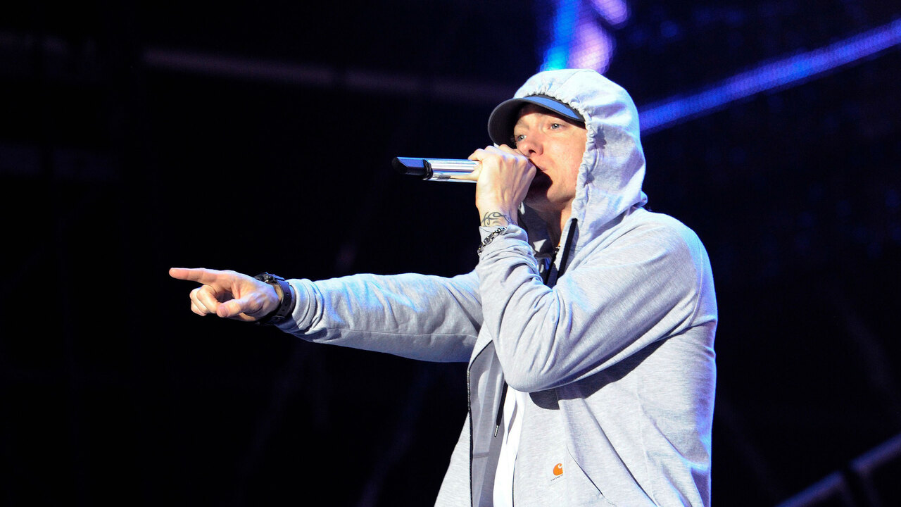 рэперы читают. рэпер эминем. три рэпера читают о фотографиях. эминем певец репер. рэперы читают.