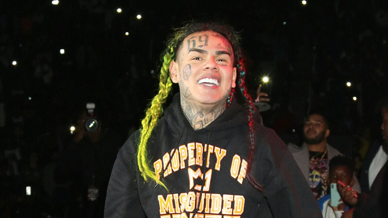 Рэпера 6IX9INE выпустили из тюрьмы в Доминиканской республике под залог ...