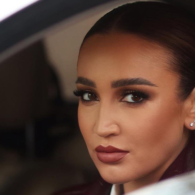 Антониа Сантилли эротикалық кадрларды түсіреді