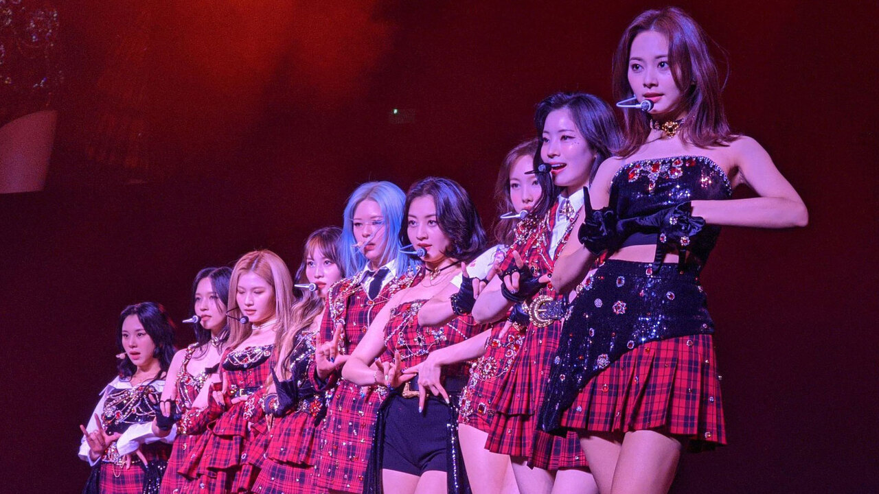 K-pop-группа TWICE выпустила мини-альбом With YOU-th и клип One Spark ...
