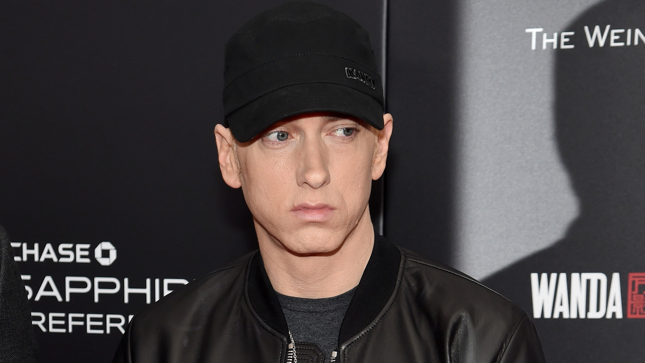 Eminem 2022 папарацци. Kangol кепка eminem. Eminem 2023. Эминем грэмми. Эминем в 2022 году.