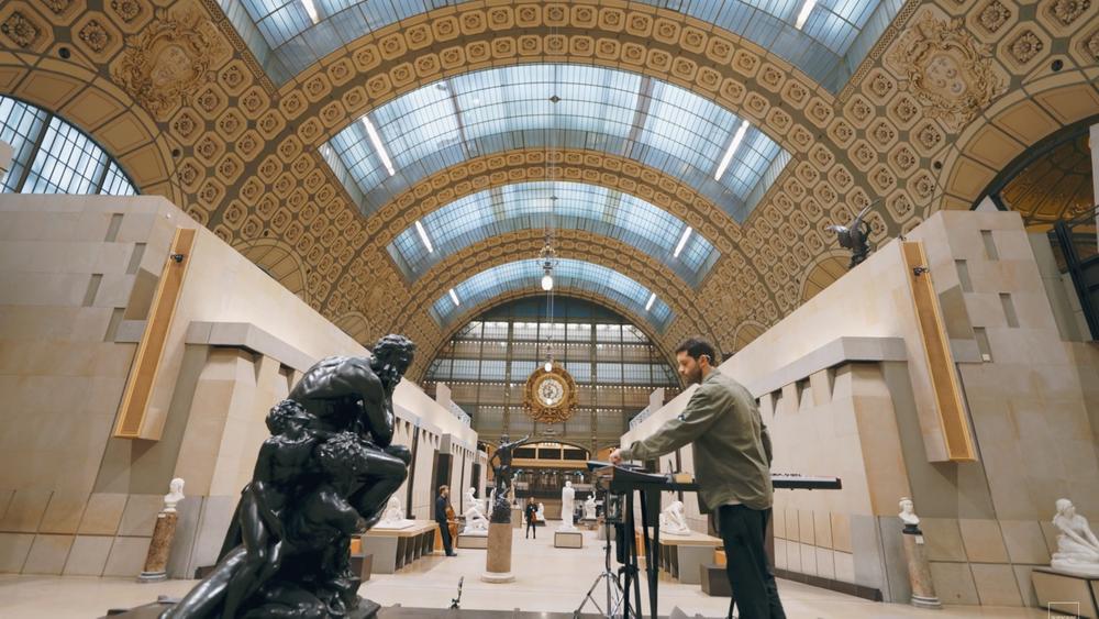 Catching Flies выпустил трек с сета в музее Orsay в Париже