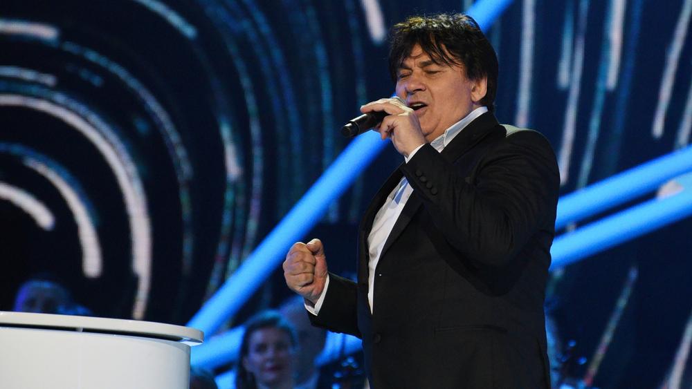 Александр Серов