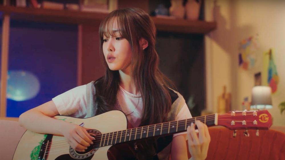Экс-вокалистка GFriend Юджу выпустила новый сольный мини-альбом «O»