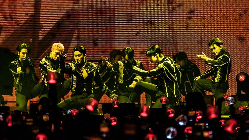 K-pop-группа ATEEZ во время выступления в Ziggo Dome в Амстердаме. 2023 год