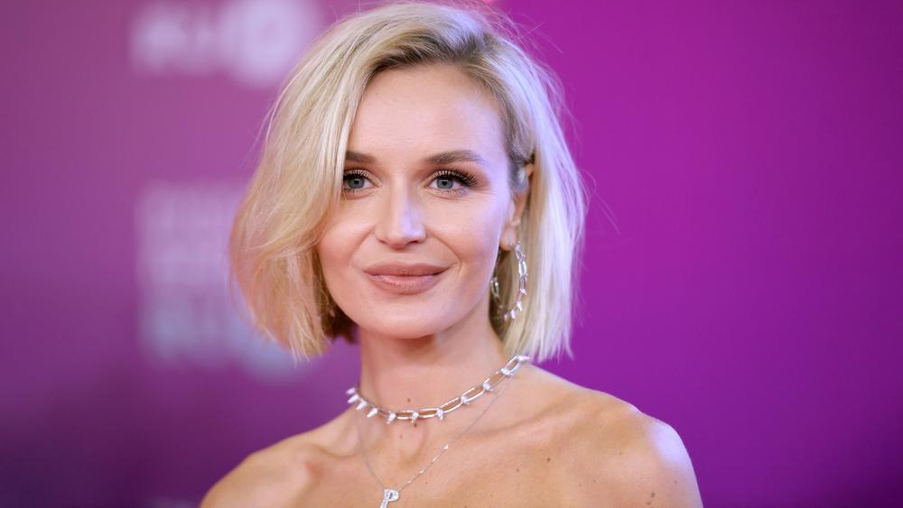 Полина Гагарина на красной дорожке XII Русской Музыкальной Премии телеканала RU.TV