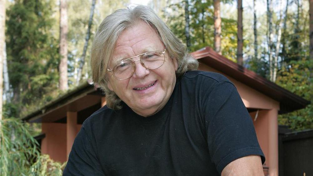 Юрий Антонов во время интервью у себя на даче в Грибово, 25 сентября 2007 года