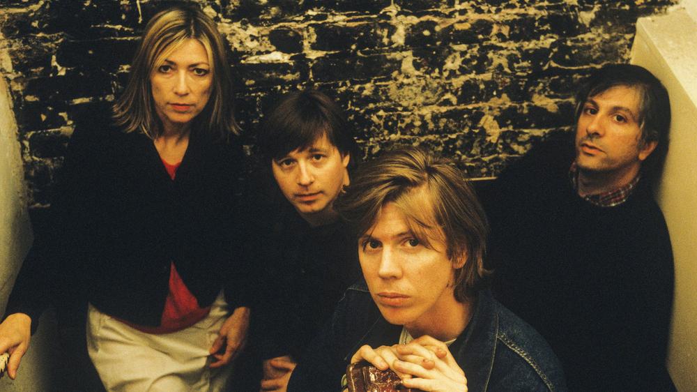 Участники группы Sonic Youth: Ким Гордон, Стив Шелли, Терстон Мур и Ли Ранальдо, 1998 год