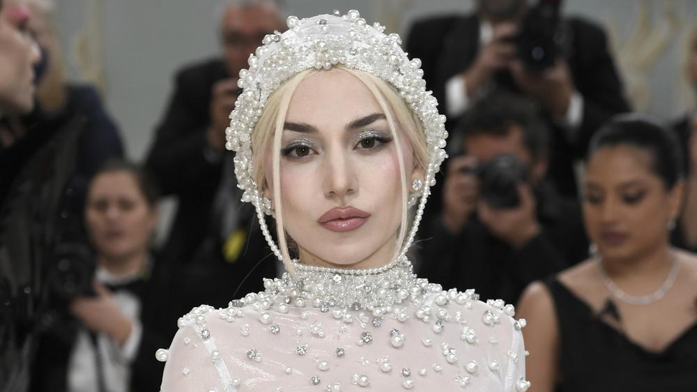 Ava Max на красной дорожке Met Gala, 2 мая 2023 года