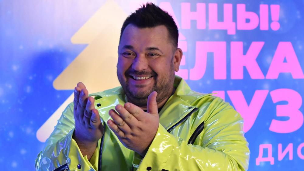 Сергей Жуков перед началом концерта «Танцы! Ёлка! Муз-ТВ!», 8 декабря 2021 года