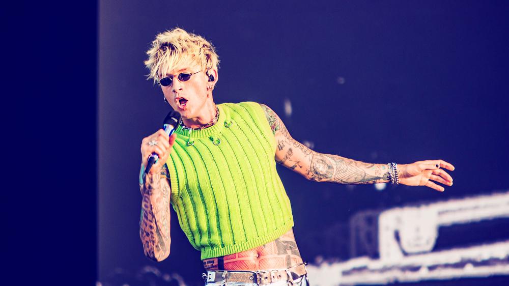 Machine Gun Kelly во время выступления в Мадриде, 6 июля 2023 года