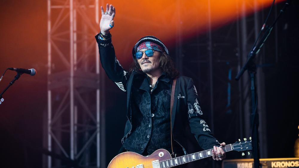 Выступление Джонни Деппа в составе группы Hollywood Vampires, 5 июля 2023 года