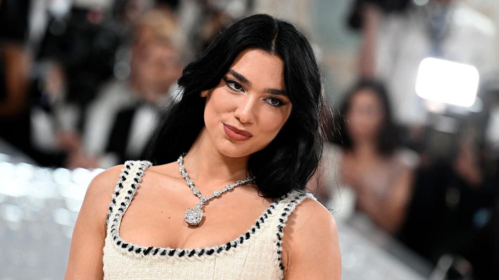 Дуа Липа на Met Gala, 1 мая 2023 года