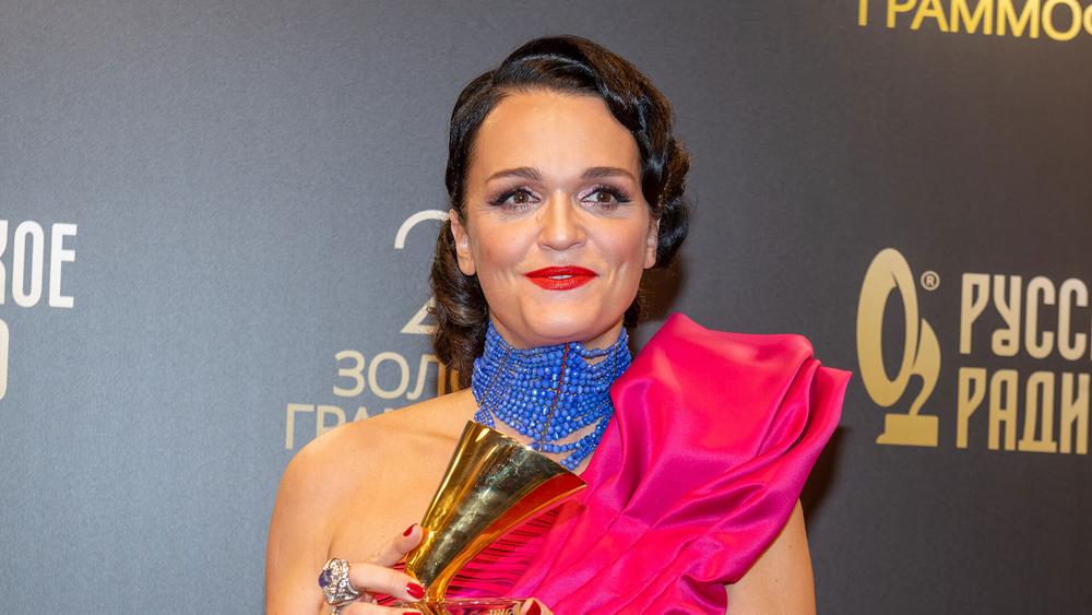 Слава на церемонии вручения премии «Золотой проигрыватель», 14 декабря 2021 года