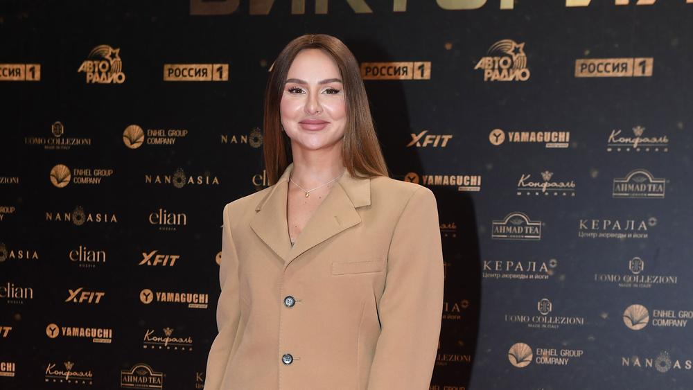 ANNA ASTI на церемонии вручения премии «Виктория-2022», 3 марта 2023 года