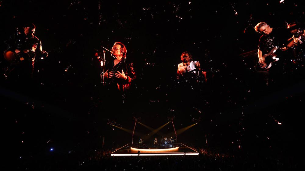 U2 выступают на открытии «Сферы» в Лас-Вегасе, 29 сентября 2023 года