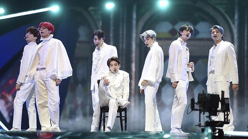 BTS на церемонии вручения наград Mnet Asian Music Awards или MAMA 2018 в Гонконге, 14 декабря 2018 года