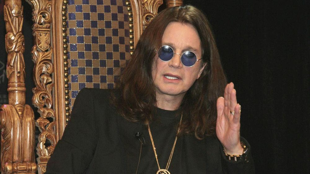 Оззи Осборн на презентации футболок Osbourne Designs, 28 июля 2006 года