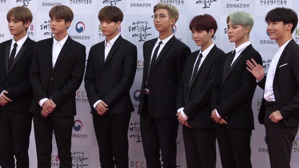 BTS на красной дорожке Korean Popular Culture & Arts Awards, 24 октября 2018 года