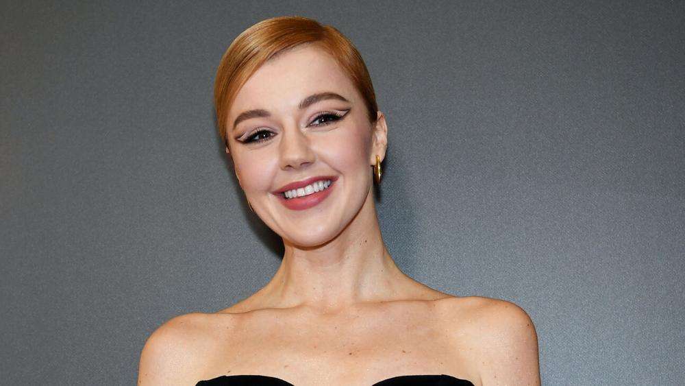 Юлианна Караулова на церемонии вручения премии «Жара Music Awards», 17 мая 2022 года