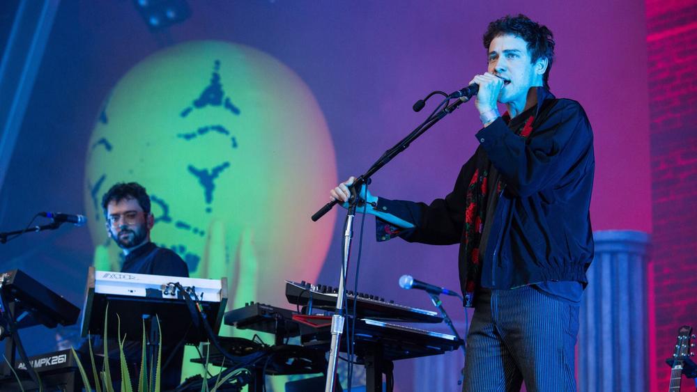 MGMT выступают вживую на Somerset House Summer Series, 9 июля 2018 года