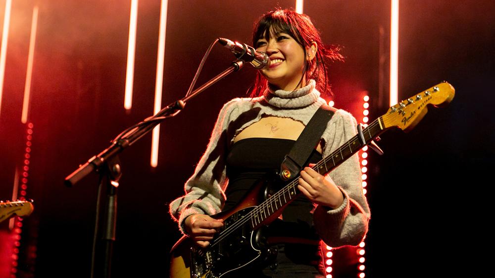 Выступление beabadoobee на фестивале BBC 6 Music Festival, 2 апреля 2022 года