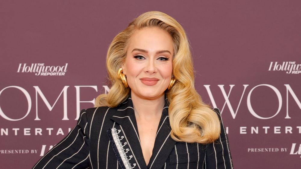 Адель на мероприятии The Hollywood Reporter's Women In Entertainment 2023, 7 декабря 2023 года