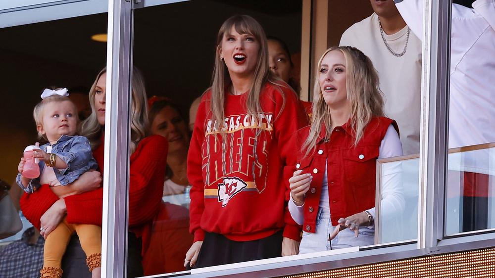 Тейлор Свифт на стадионе Arrowhead Stadium, 22 октября 2023 года