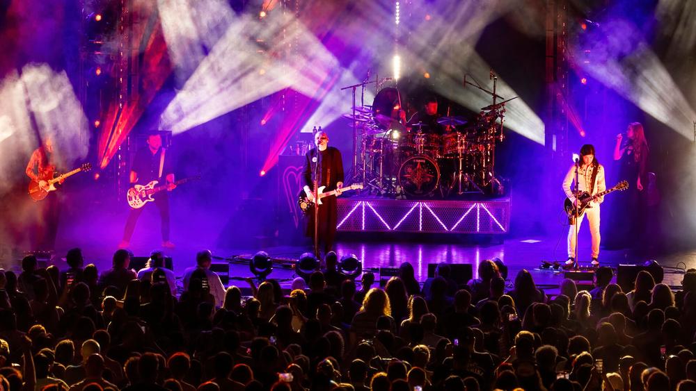 Smashing Pumpkins выступают в музыкальном театре Pine Knob, 6 сентября 2023 года