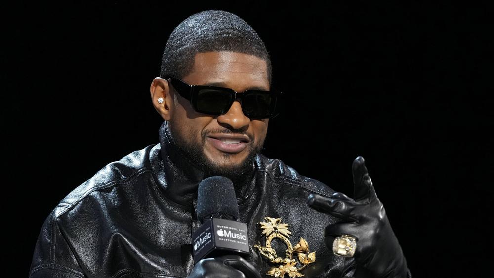 Usher на пресс-конференции перед Суперкубком, 8 февраля 2024 года