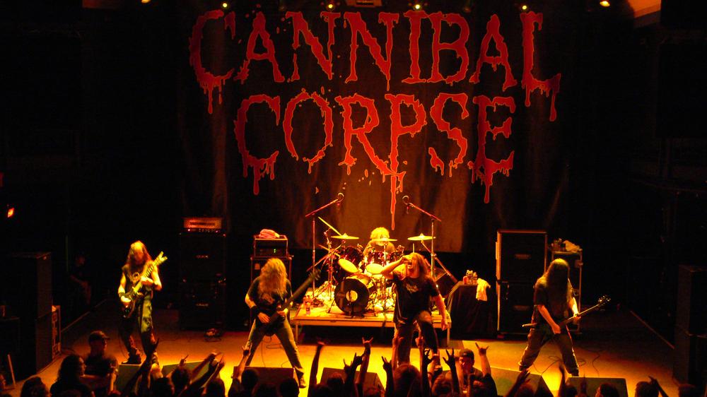 Выступление группы Cannibal Corpse