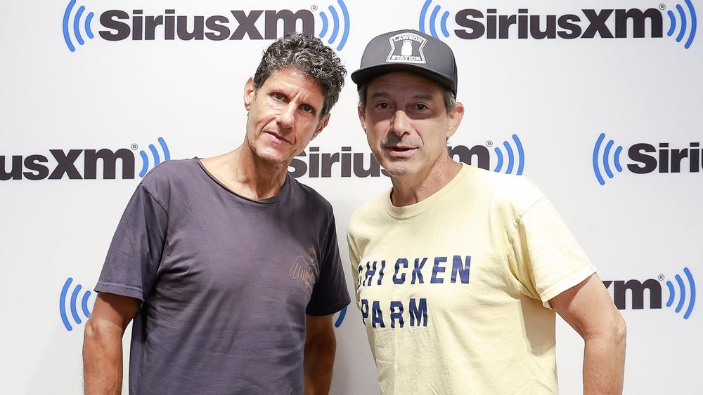 Beastie Boys (Mike D и Ad-Rock) в SiriusXM Studios в Нью-Йорке, 8 сентября 2023 года
