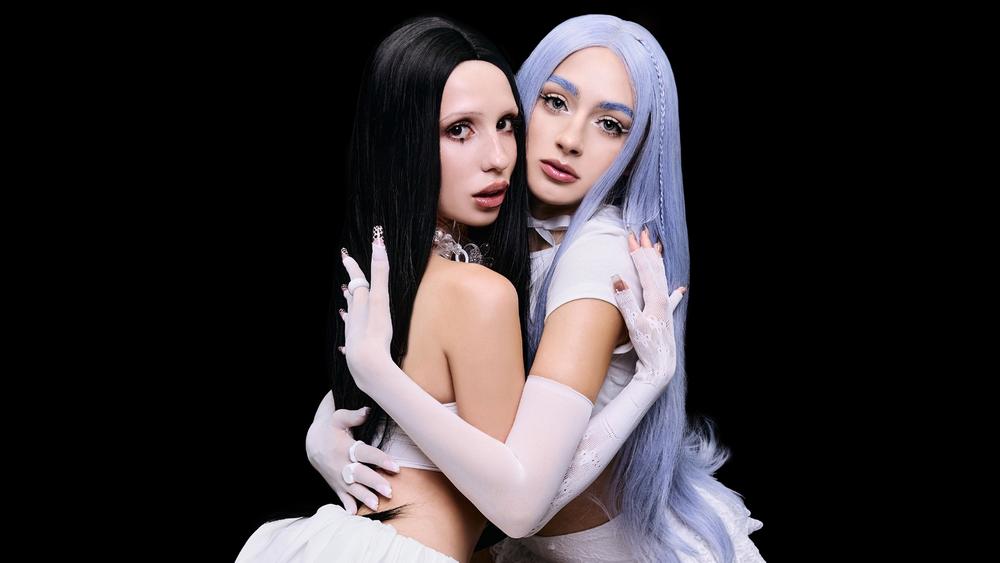 Обложка сингла Popstars от Мэйби Бэйби и Kill Eva