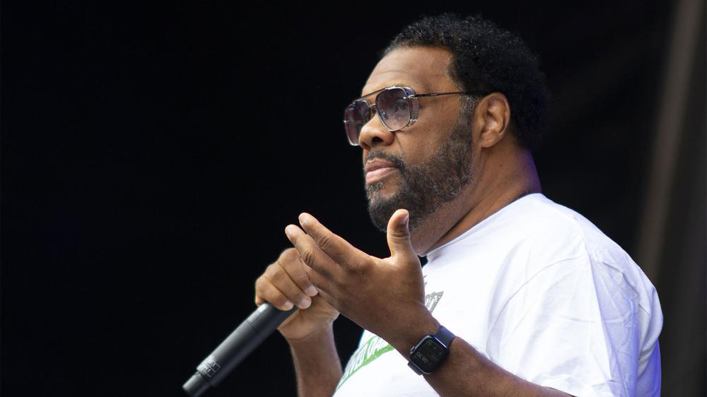 Fatman Scoop на фестивале BS3 Live на стадионе Ashton Gate в Бристоле, 22 июня 2024 года