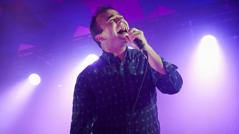 Выступление группы Future Islands на Barrowlands Ballroom, 27 апреля 2017 года