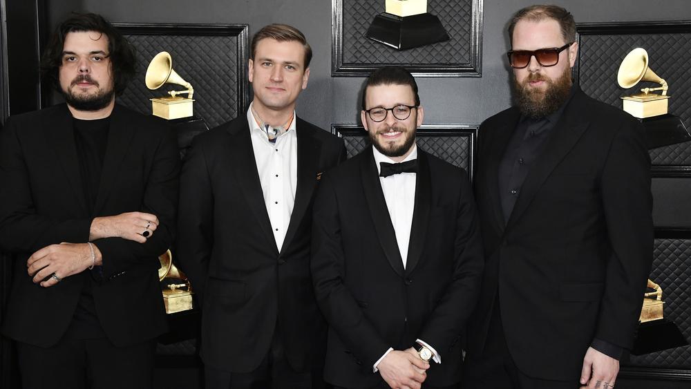 Участники группы Bon Iver на премии «Грэмми», 26 января 2020 года