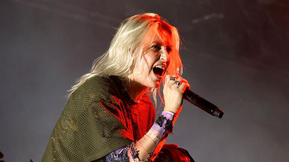 Эмили Армстронг выступает во время мирового турне Linkin Park: From Zero в Инглвуде, 10 сентября 2024 года