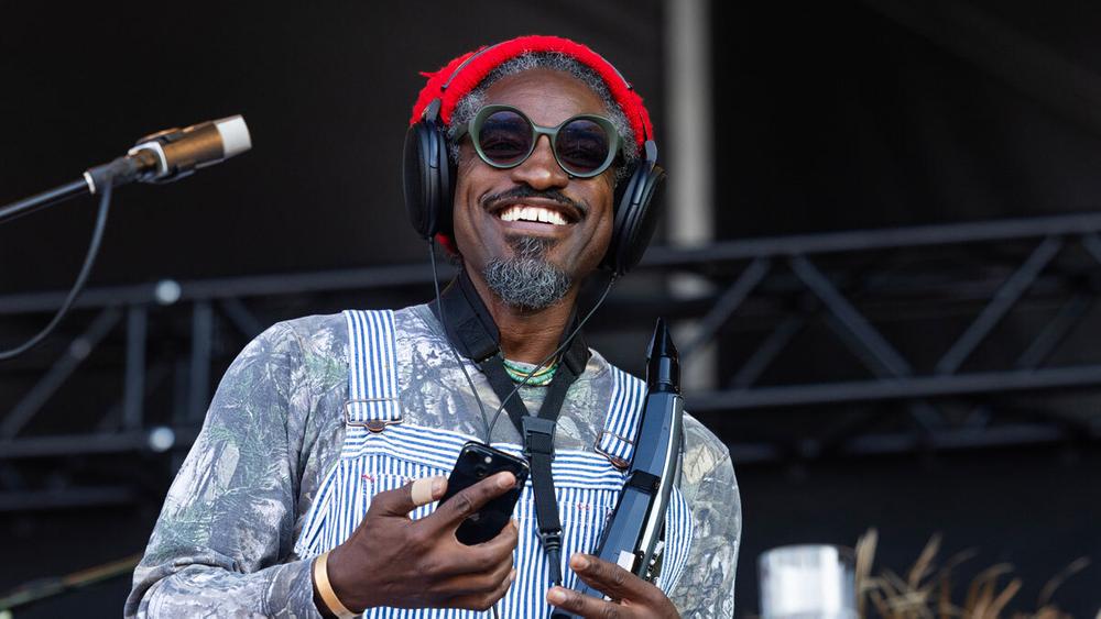 André 3000 с группой New Blue Sun выступает на Syd For Solen в Копенгагене, 9 августа 2024 года