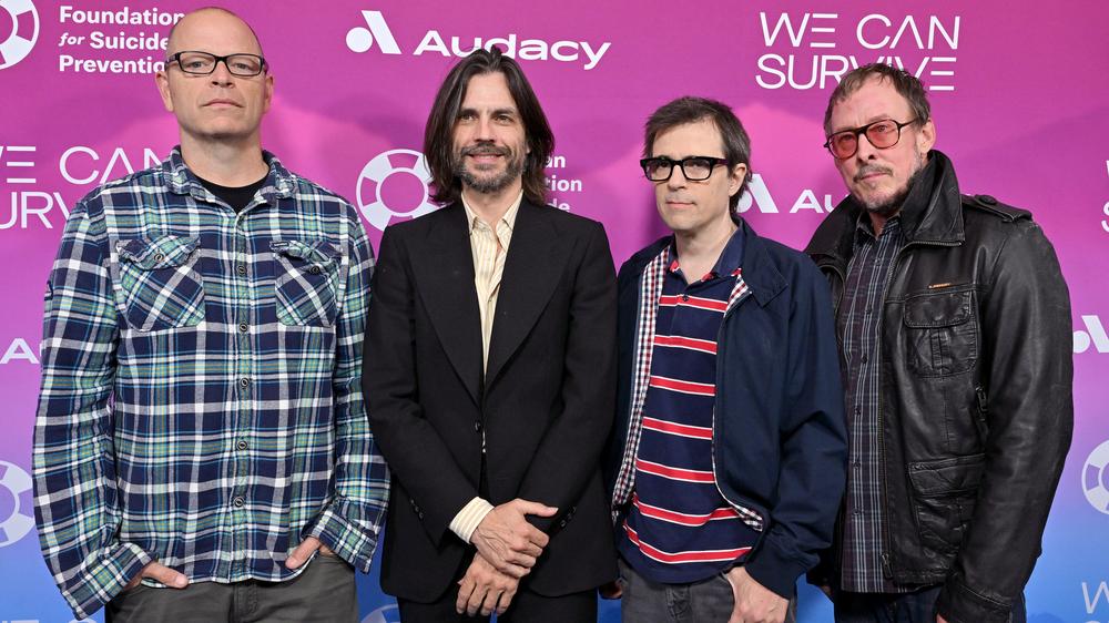 Участники группы Weezer в Лос-Анджелесе, 22 октября 2022 года