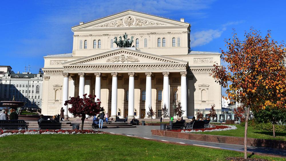 Большой театр будет продавать билеты только по паспорту