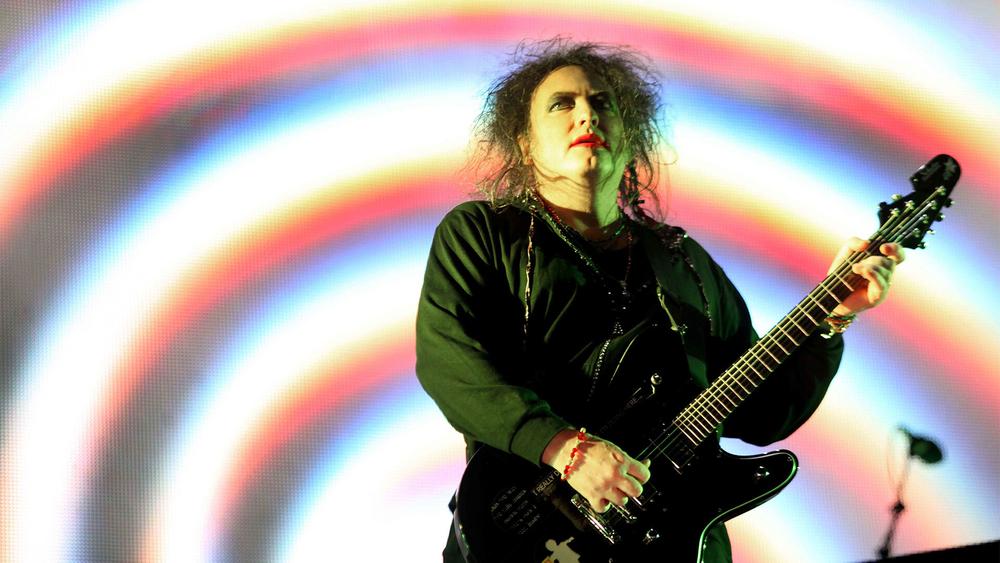 Роберт Смит с группой The Cure выступают в Мехико, 21 апреля 2013 года